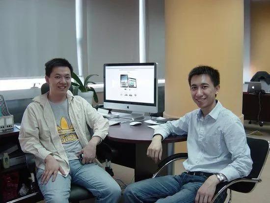 冯华君（左）与吴晓丹