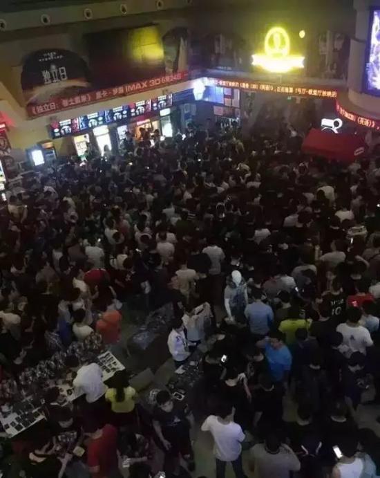 魔兽电影在中国上映时的火爆场景