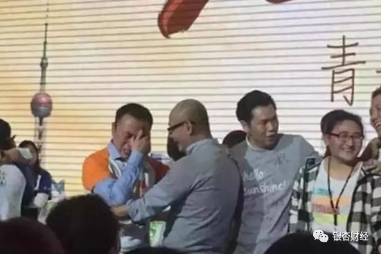 大众点评创始人张涛与同事抱头痛哭
