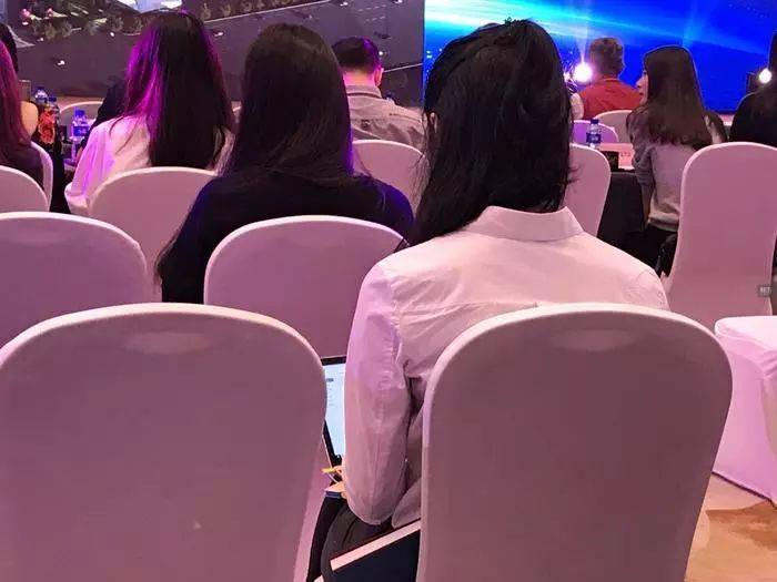 随时待命的记者们