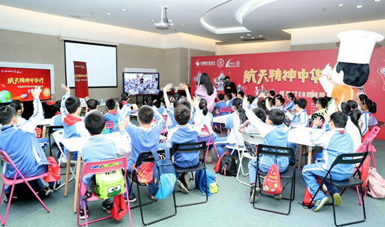 硬核创新教育+空中直播，康师傅航天食安科普也太带感了