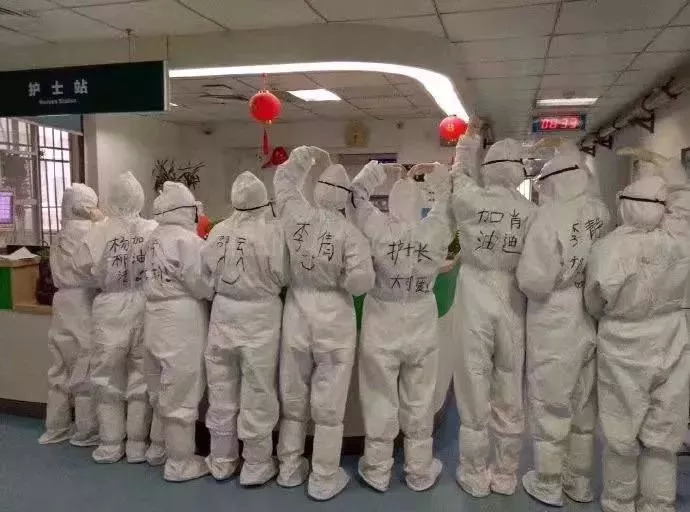 这十个疫情前线的“最美瞬间”，让人肃然起敬！