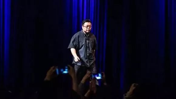 罗永浩的尴尬：情怀不能当饭吃